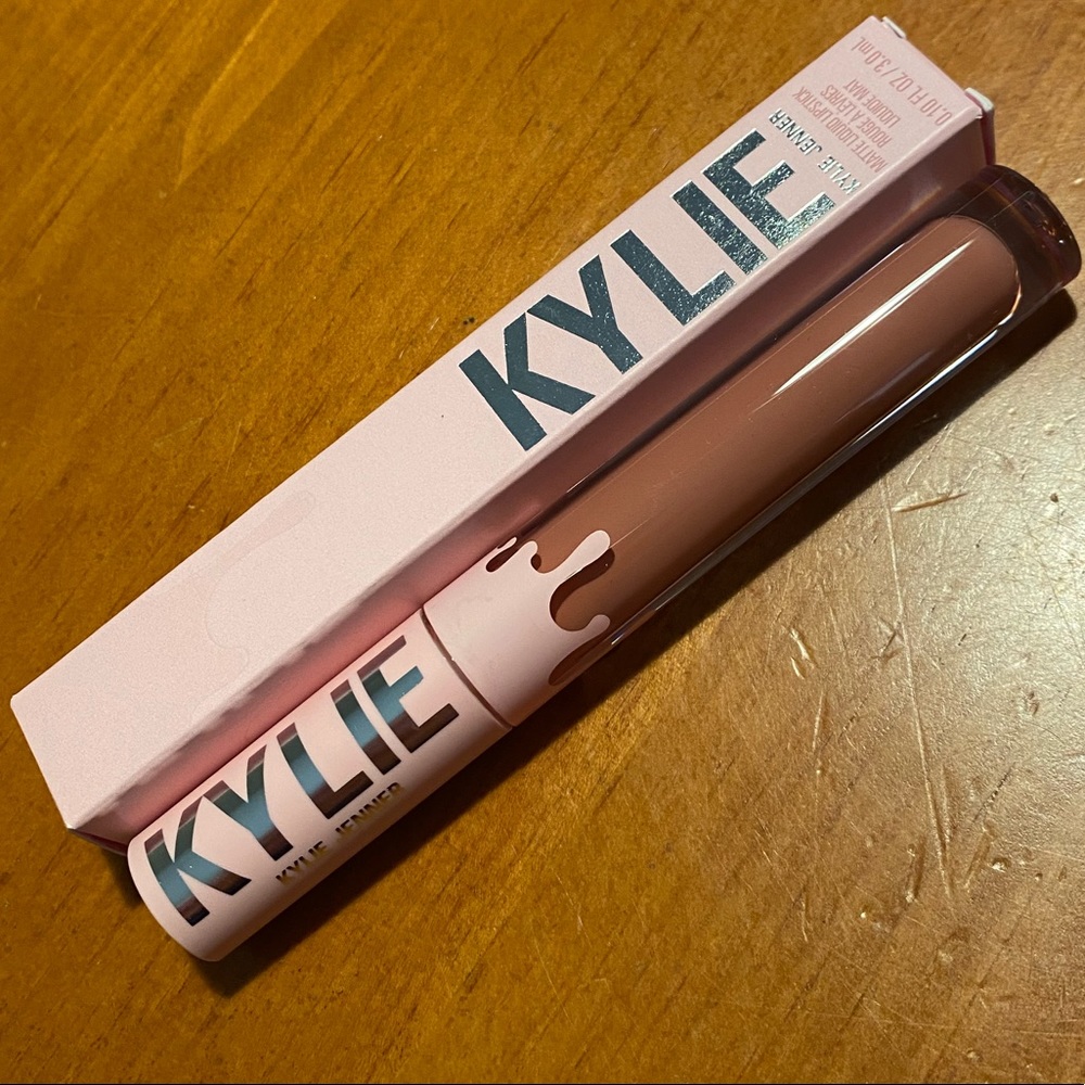 Kylie Jenner Matte Liquid Lipstick Candy K 👄 - Picture 4 of 17